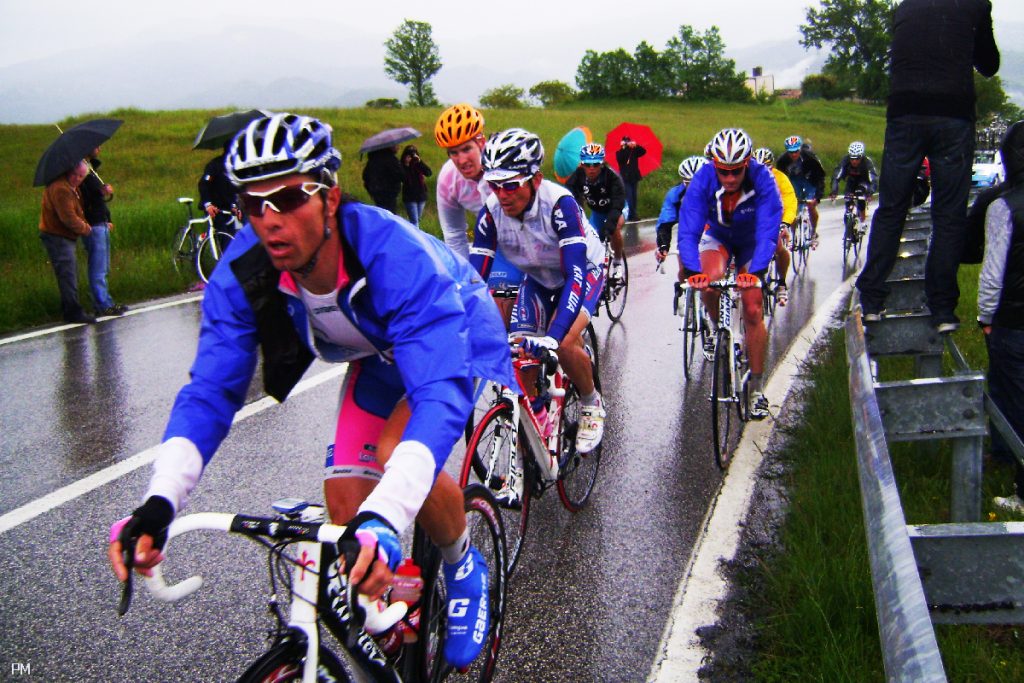 Il Giro sul Macerone durante l’11^ tappa Lucera-L’Aquila del 19-05-2010 (foto Pino Manocchio)