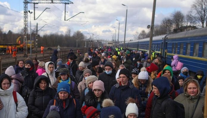 Profughi ucraini in fuga