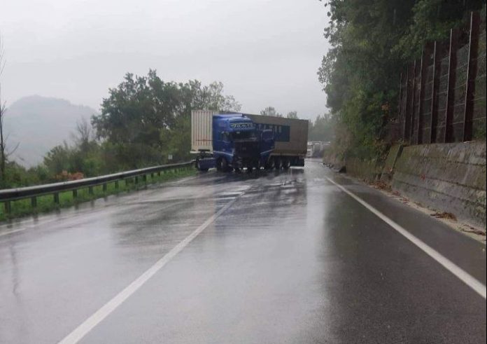 incidente camion statale ceppagna