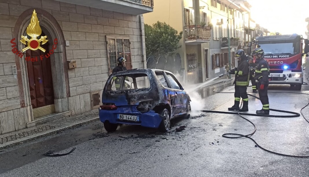Auto in fiamme Monteroduni